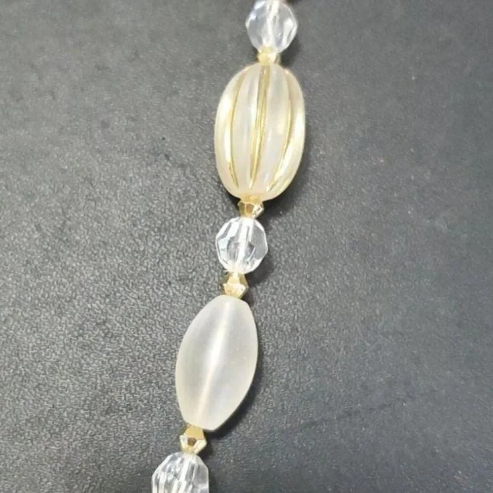 Vintage clear beaded necklace 26
